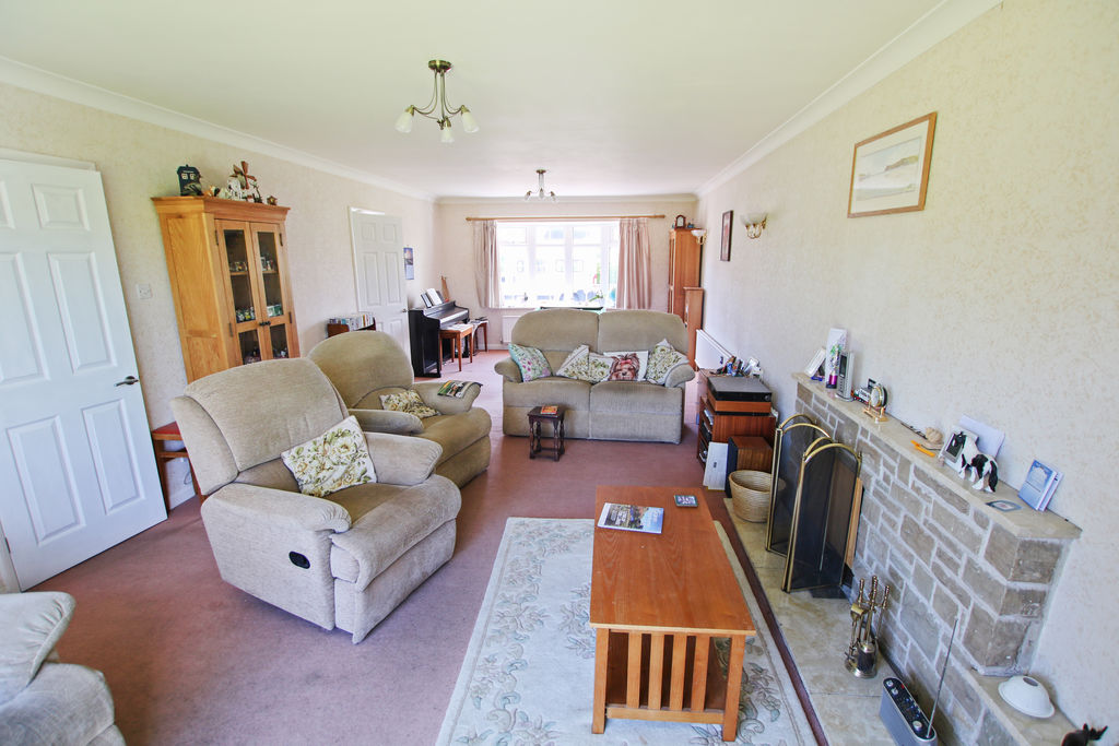 37 Droghadfayle Road, Port Erin IM9 6EN. — Photo 4 of 50